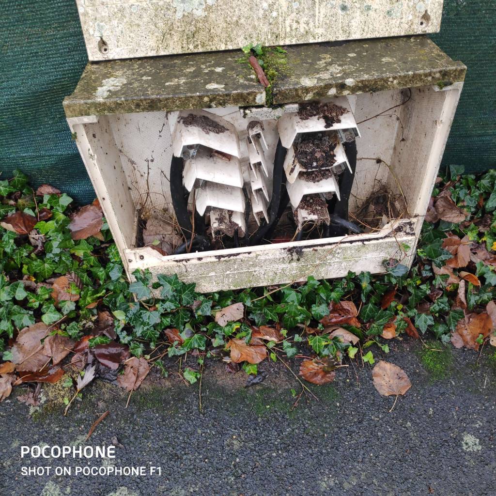 "Coffret électrique de rue non sécurisé."