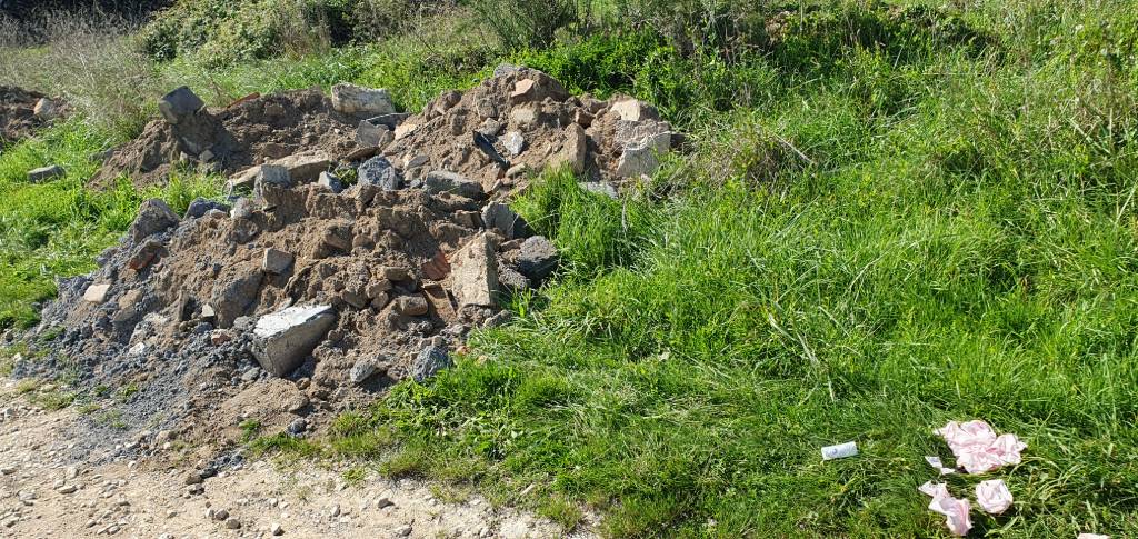 Déversements sauvages de remblais près Vincelles.
