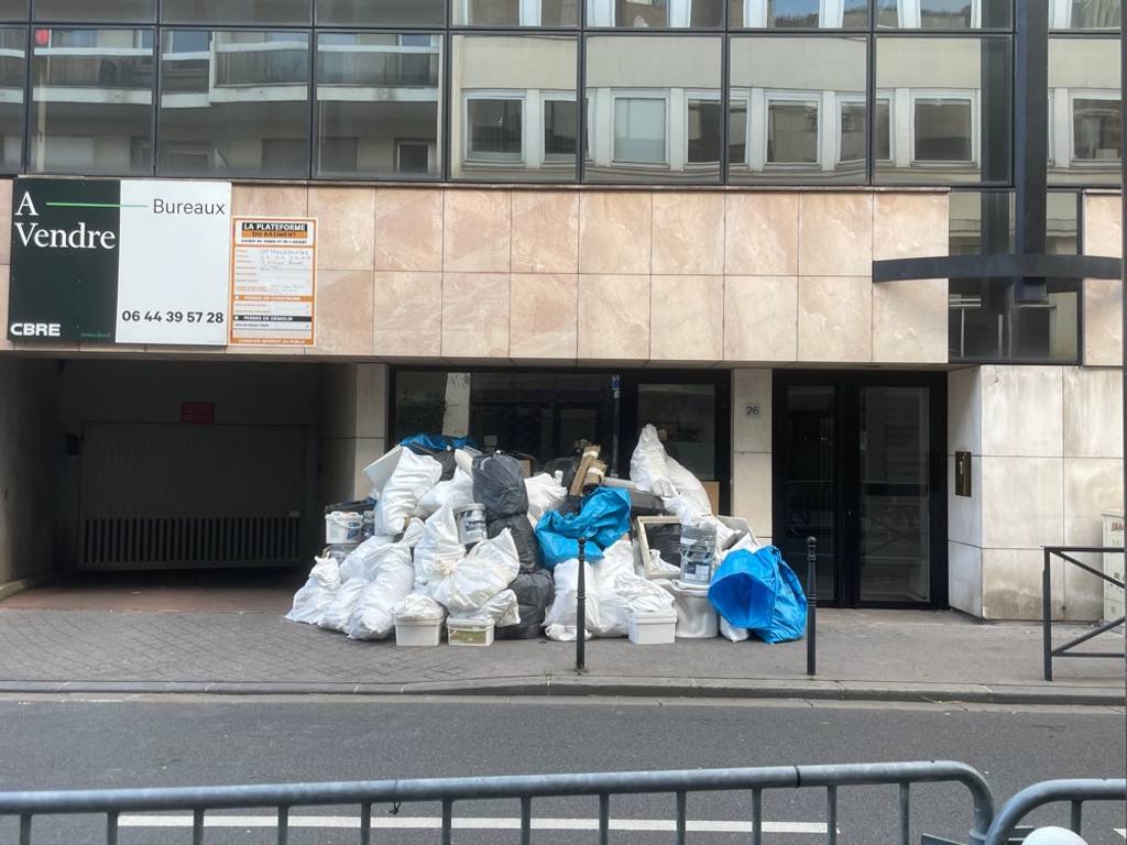 Dépôt sauvage de gravats rue Gallieni.