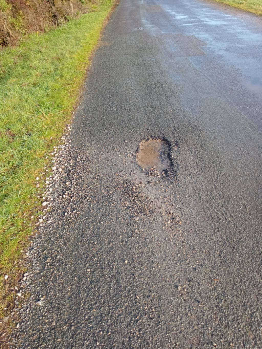 Nids de poule importants entre rues