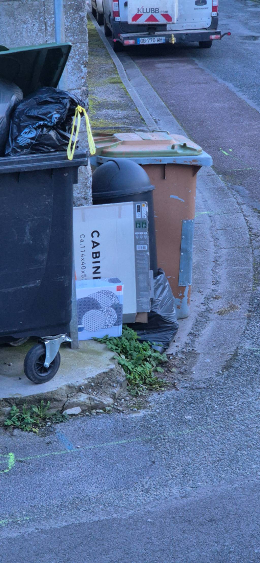 Photo 3 - Dépôt sauvage par véhicule GF-437-AR