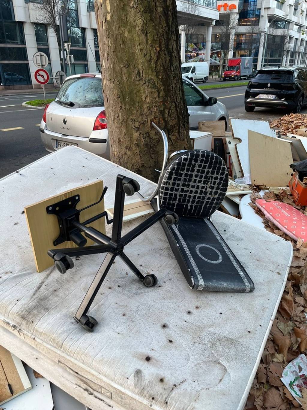 Objets lourds sur boulevard Voisin