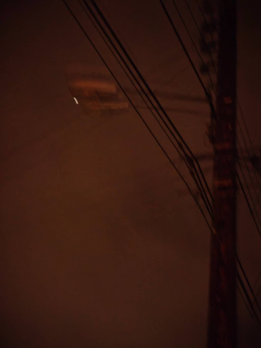 Problème d'éclairage de rue nocturne.