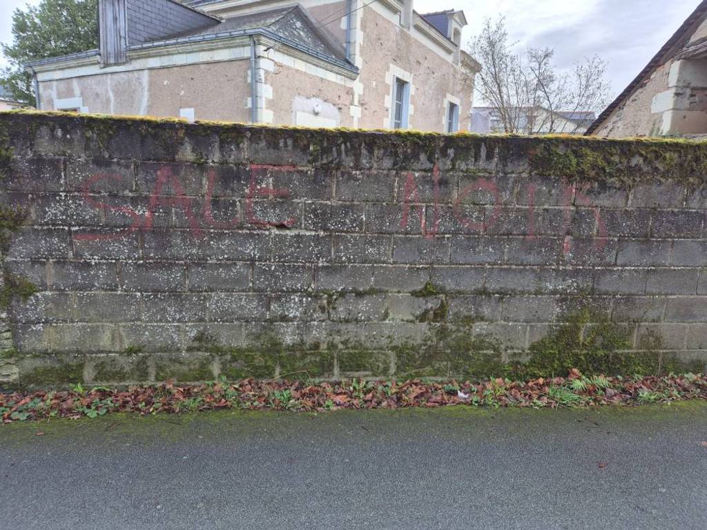 Présence tag raciste rue Eglise Jau.