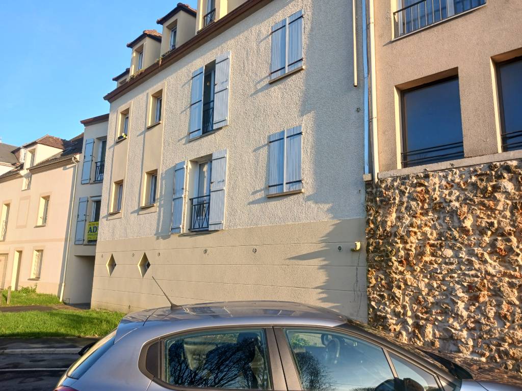 Photo 2 - Gouttière cassée, eau sur trottoir