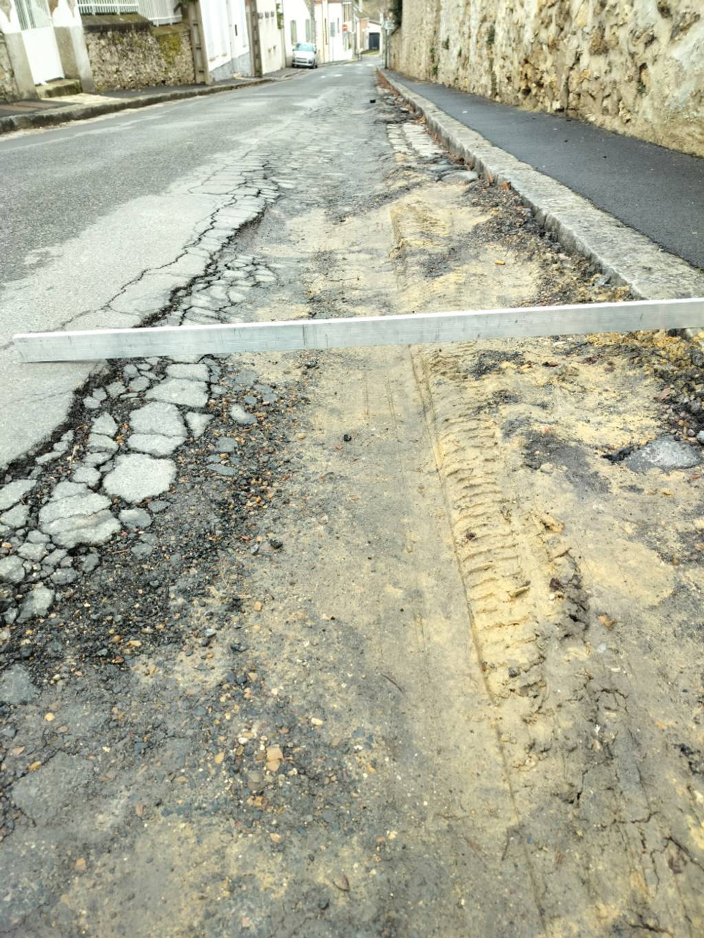 Photo 3 - Affaissement chaussée dangereux rue Fernand Léger