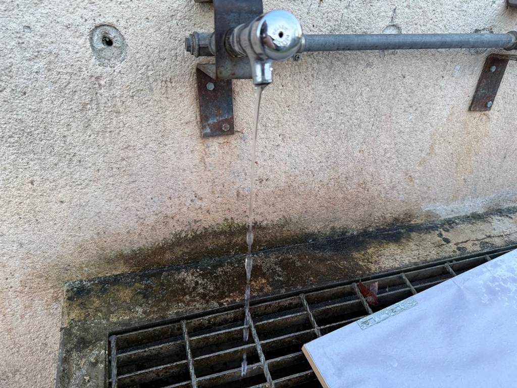 Fuite continue des robinets publics