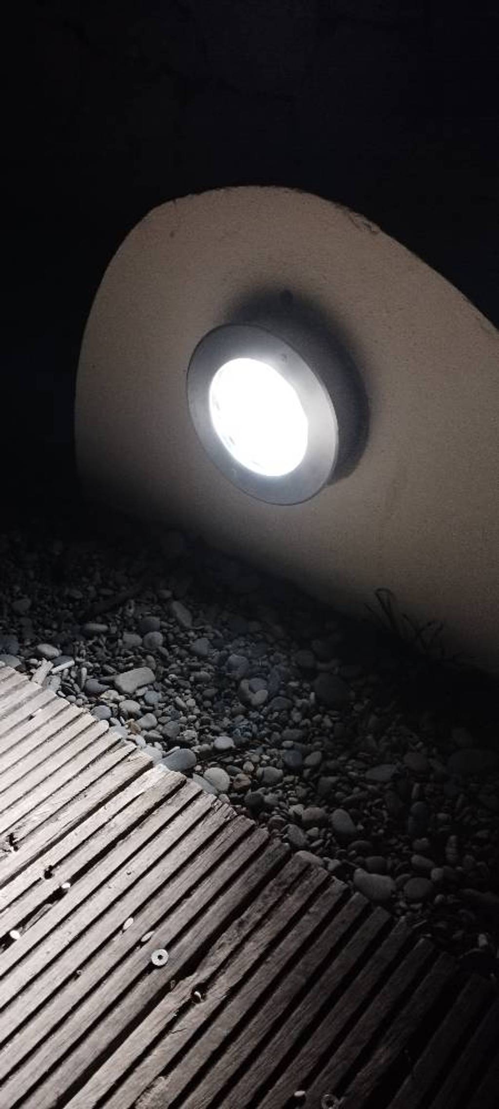 Pannes récurrentes d'éclairage Promenade Josephine Baker