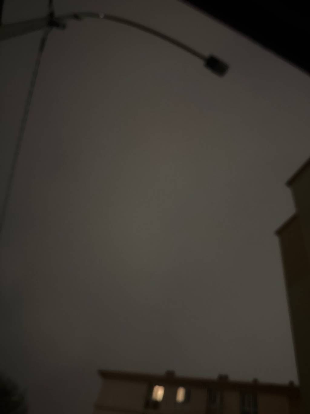 Éclairage du parking et entrées défaillants