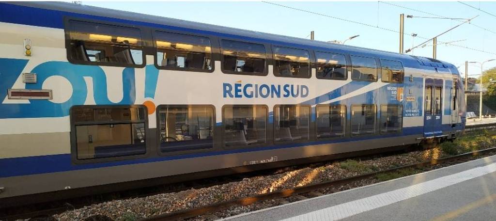 Voitures supplémentaires sur trains Menton corsi