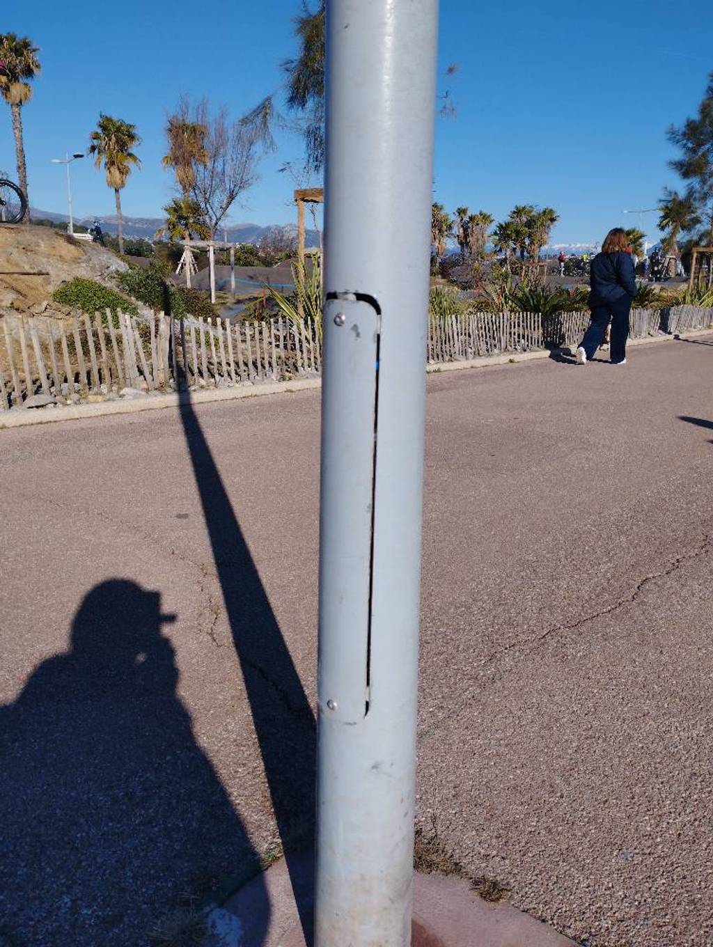 Porte du candélabre à refixer