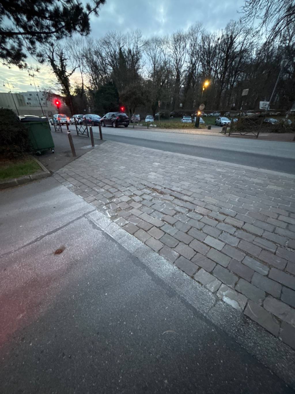 Photo 2 - Voirie abîmée