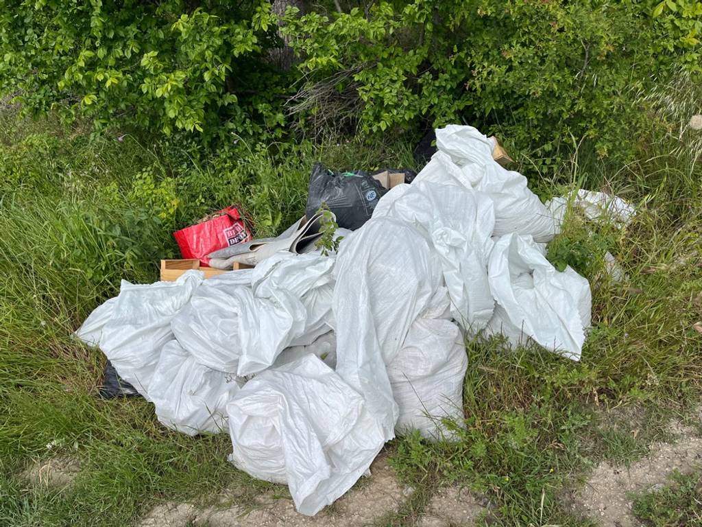 Dépôt sauvage de travaux à Eguilles.