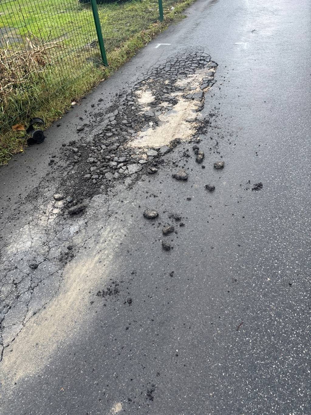 Route complètement détruite