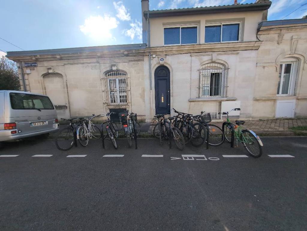 Emplacements vélos insuffisants