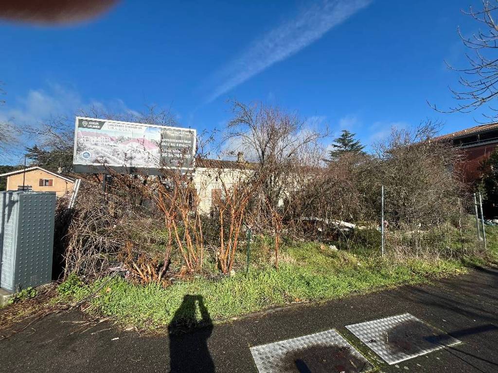 Maison délabrée au coin Léonce Duclos