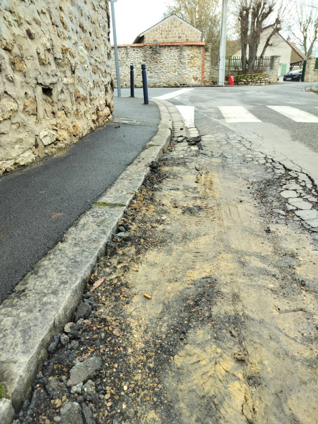 Photo 2 - Affaissement chaussée dangereux rue Fernand Léger