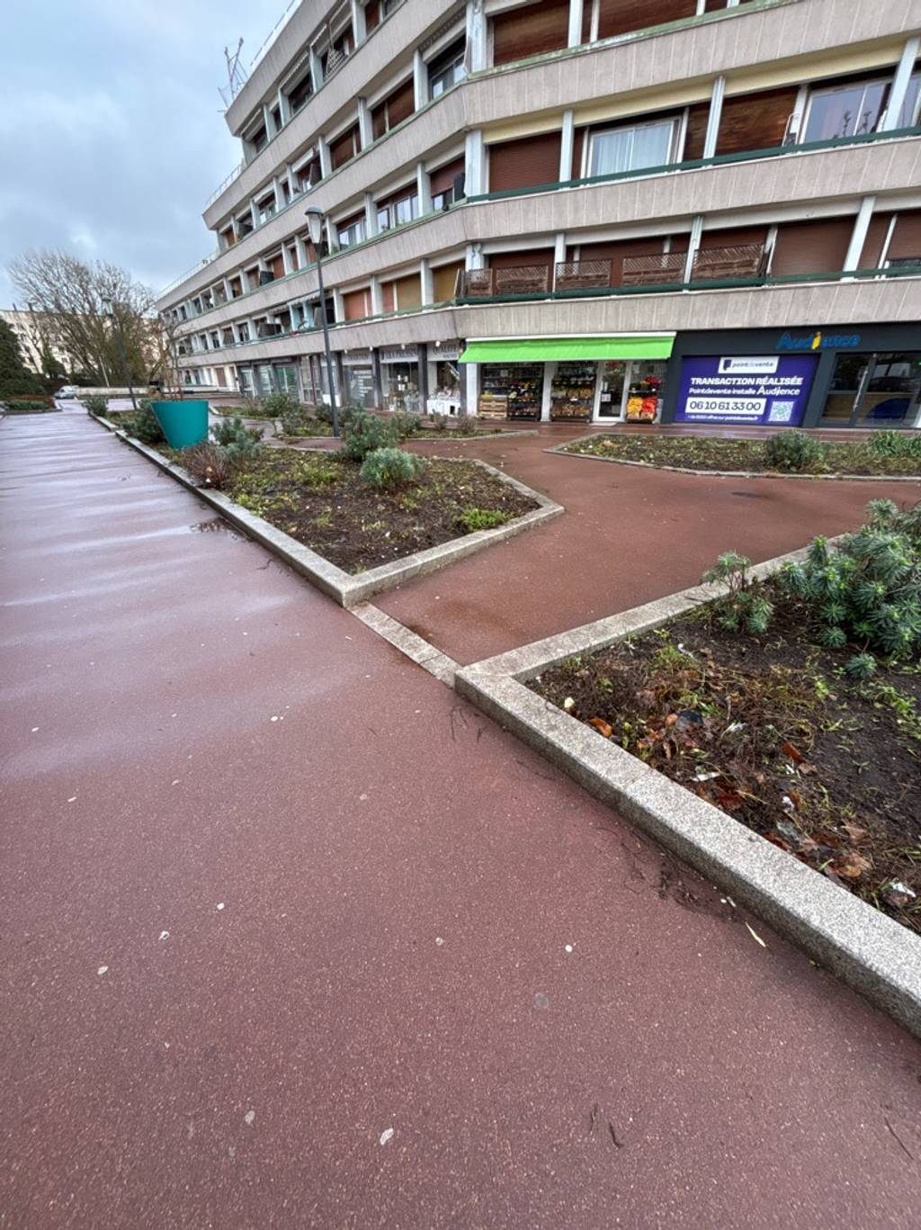 Espaces verts abandonnés et déchets