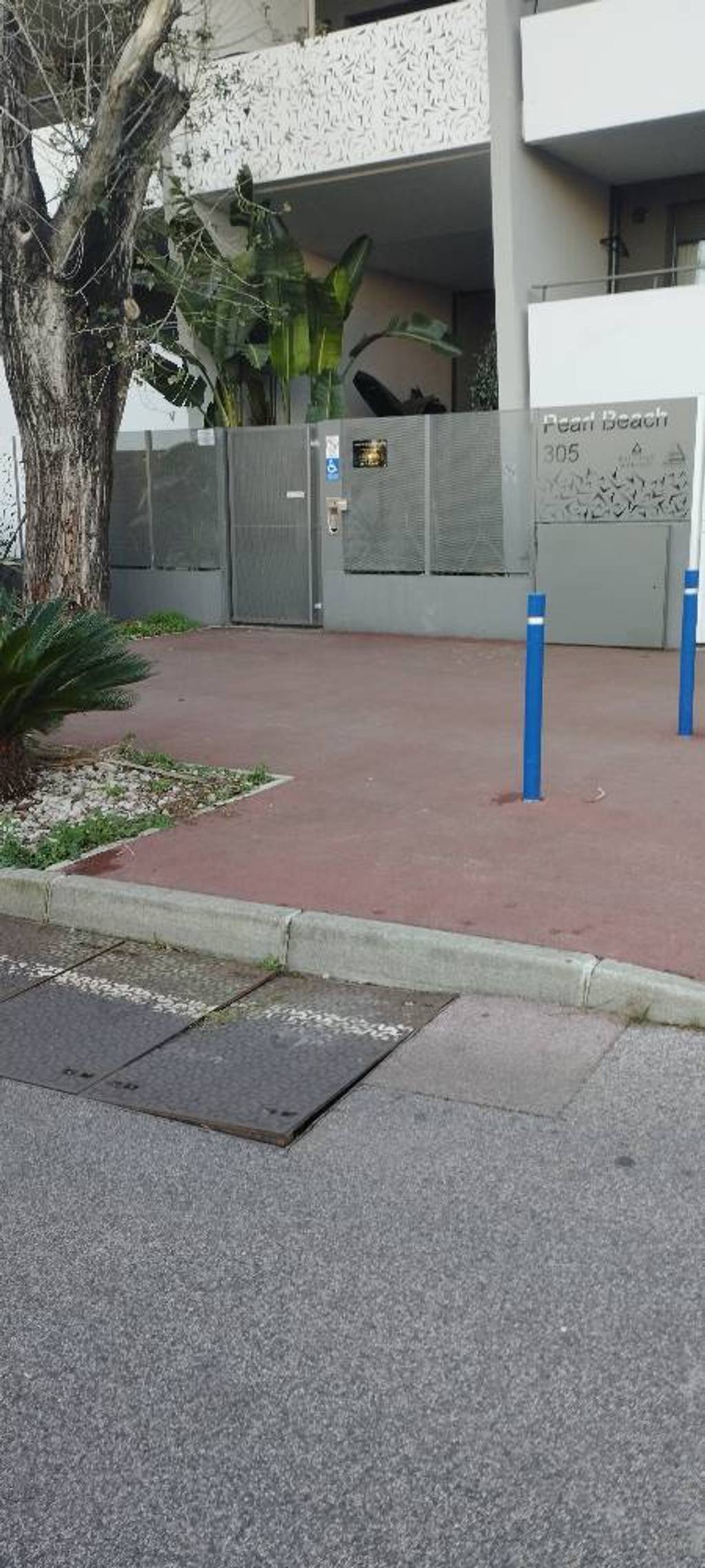 Regard relevé sur la piste cyclable