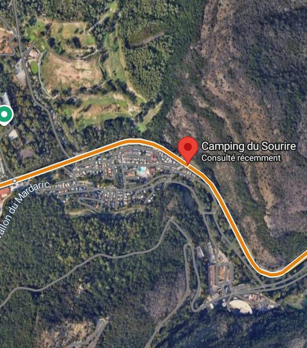 Balayage feuilles et gravillons RD2085 piste