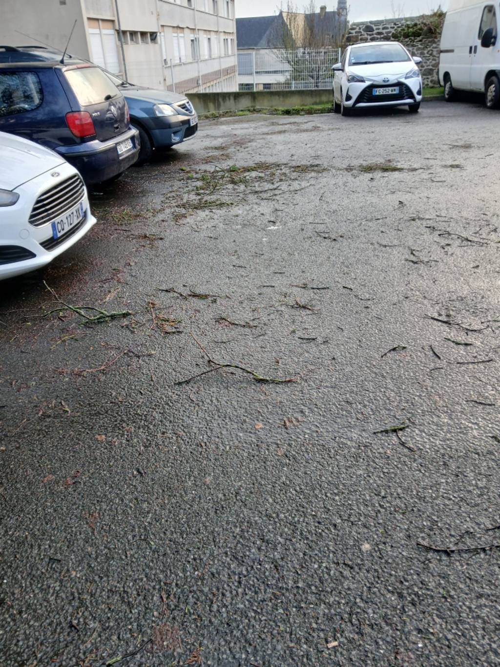Branches encombrantes parking aérien municipal