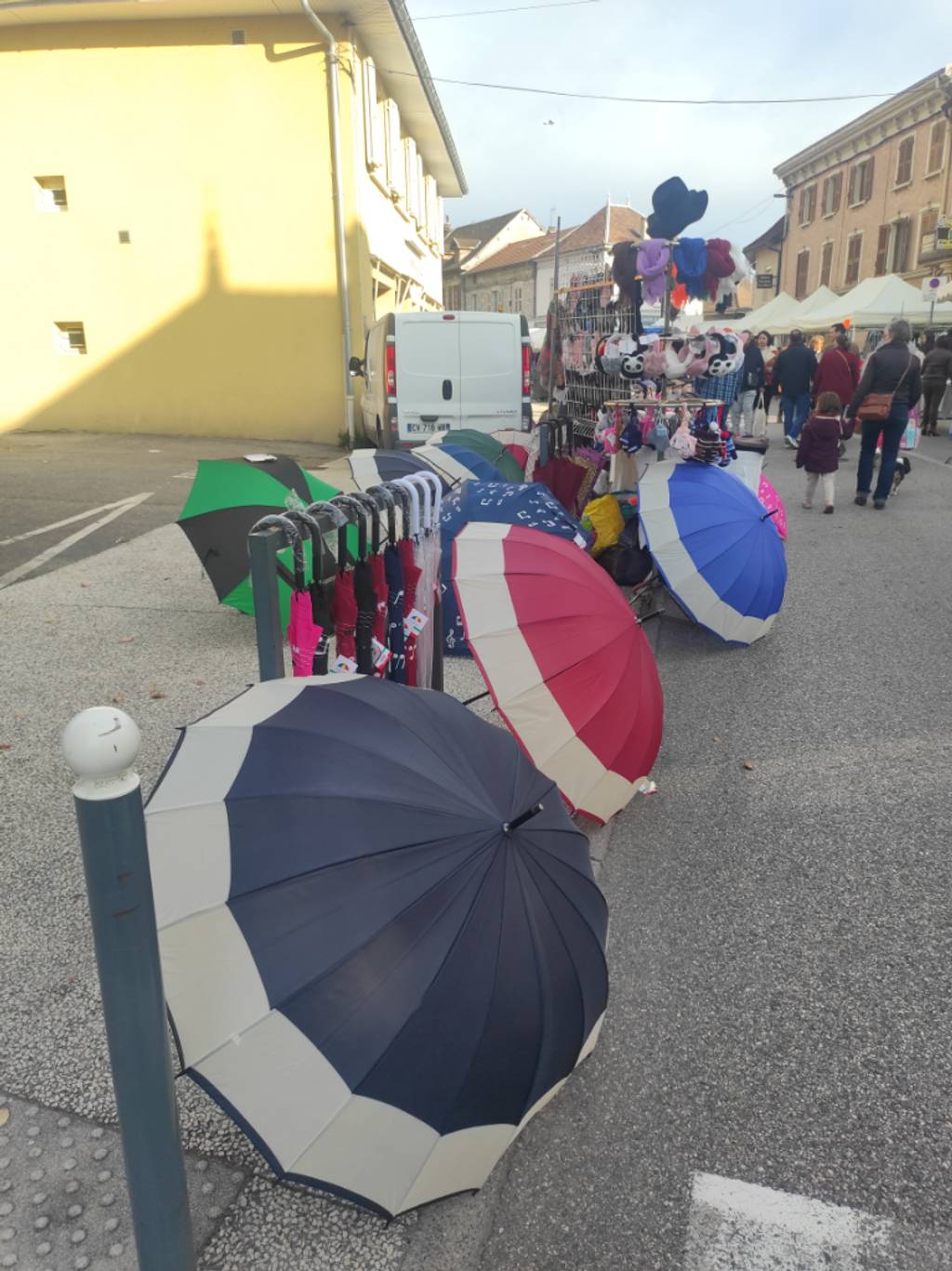 Forain agressif bloquant le passage piéton.