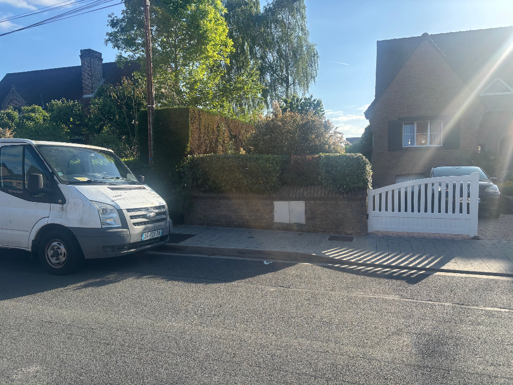 Photo 2 - Stationnement gênant avenue de Gaulle