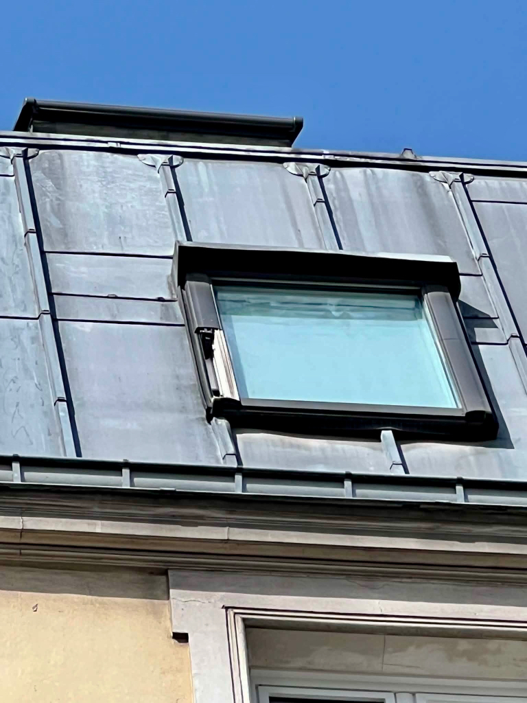Signalement Chute d'encadrement VELUX immeuble