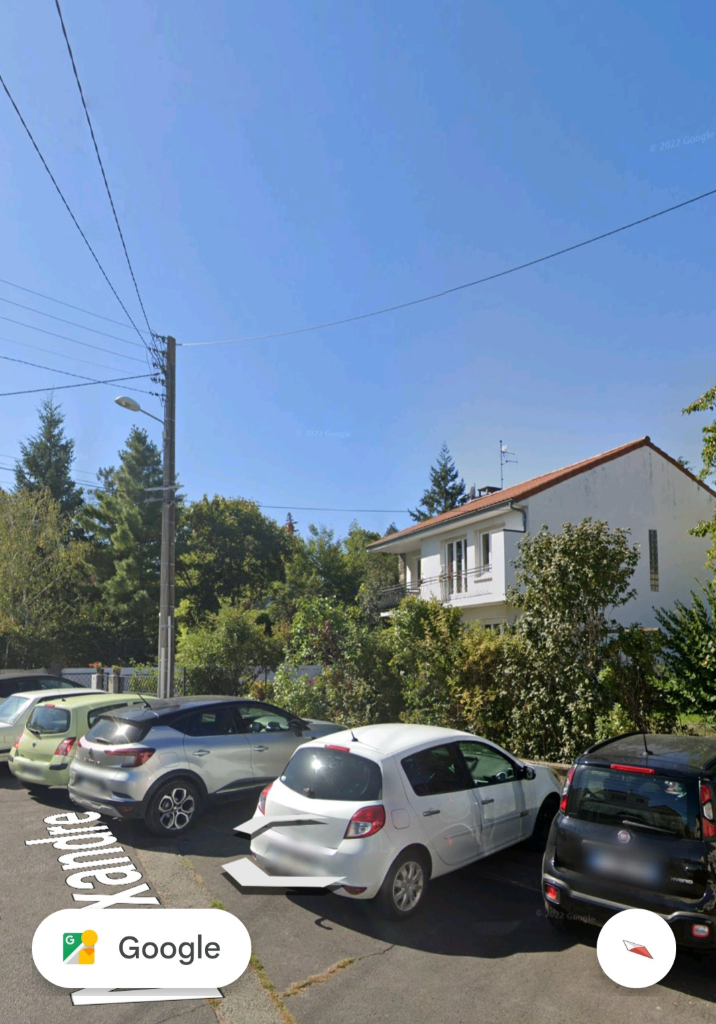 Signalement Poteau électrique penché impasse