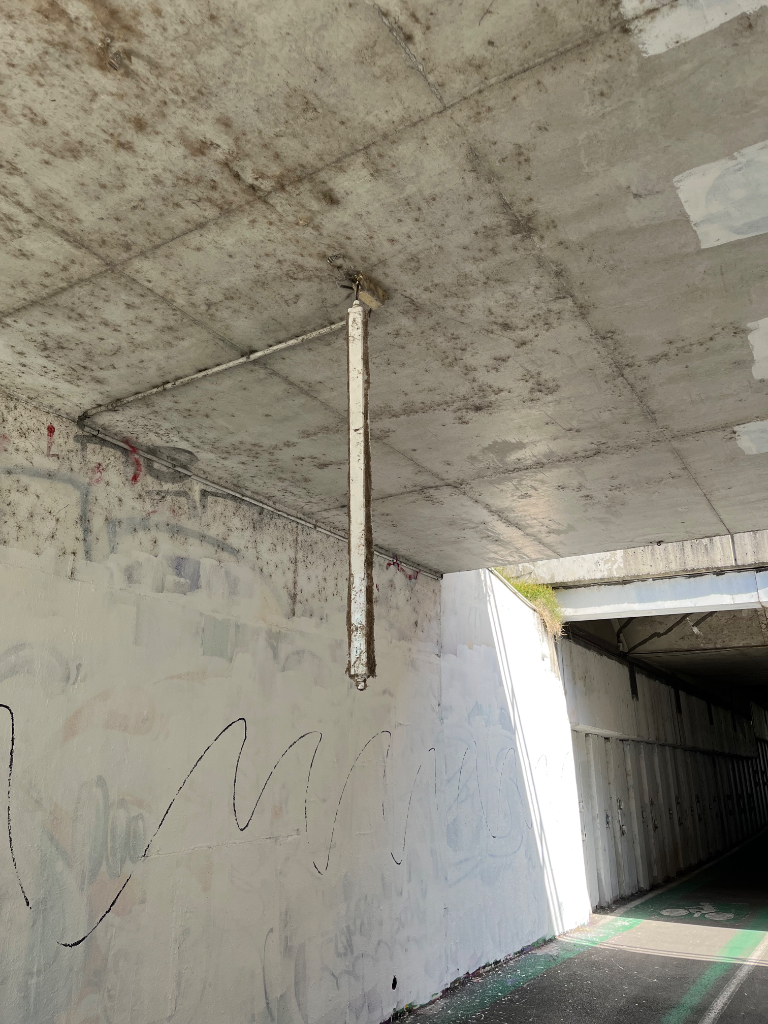 Signalement Tuyau de drainage endommagé autoroute Cagnes