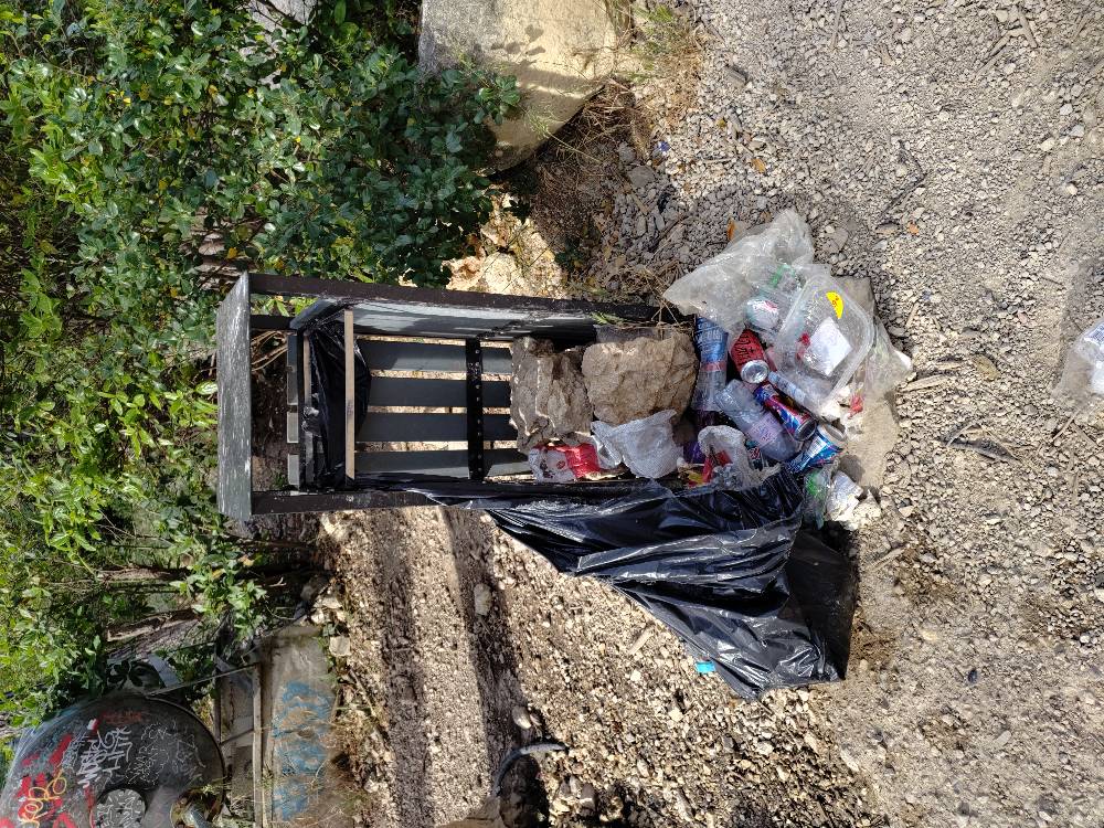 Signalement Pollution déchets parc des Bruyères