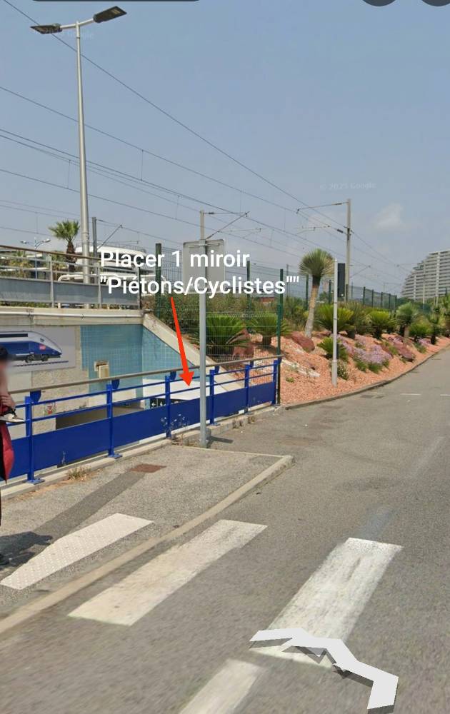 Photo 2 - Miroir angle mort passage piétons cyclistes
