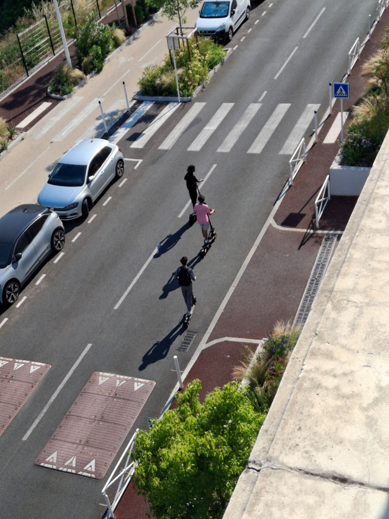 Signalement Passage piéton obstrué Les Combes