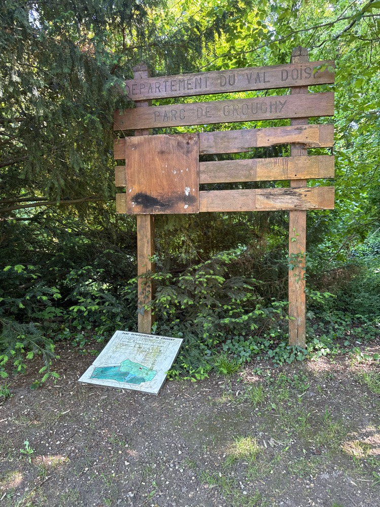 Signalement Panneau indicateur abîmé parc