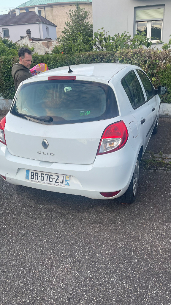 Signalement Voiture ventouse trottoir