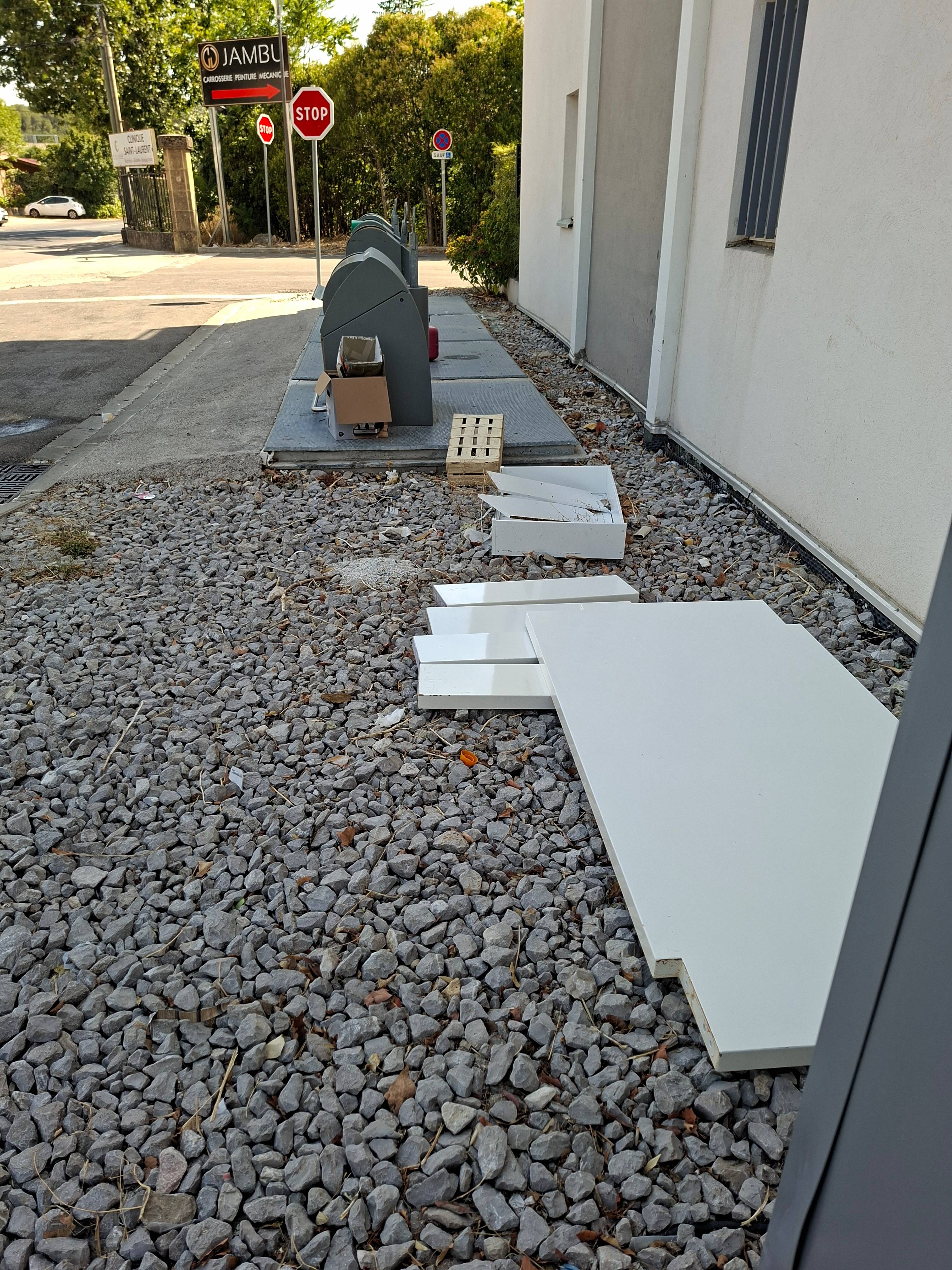 Photo 2 - Dépôt sauvage de déchets