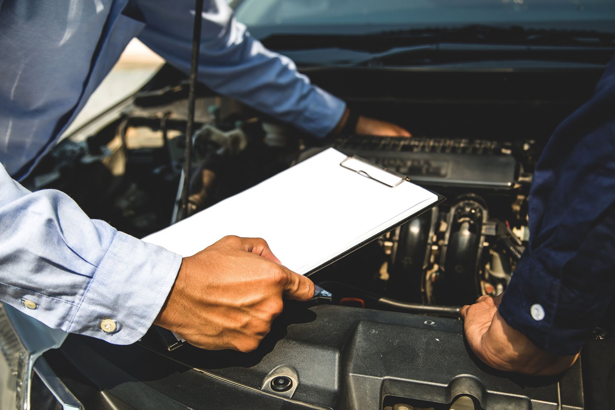 Garantía y mantenimiento de rutina para autos