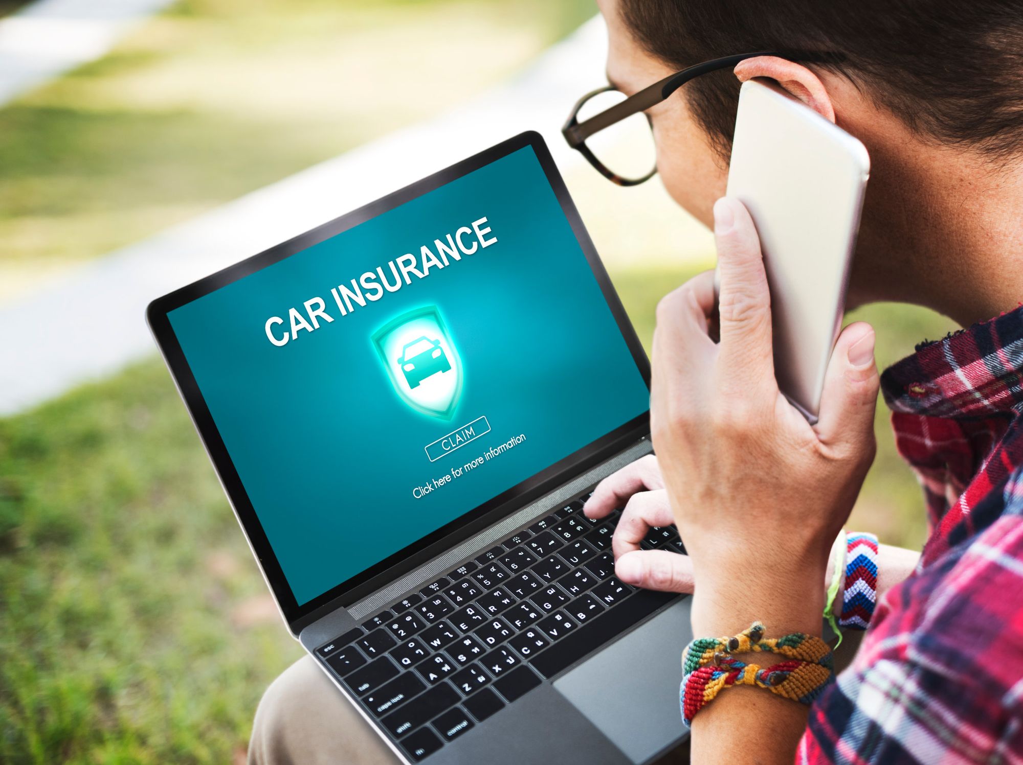 ¿Cuál es mejor, un seguro de auto en línea o tradicional?