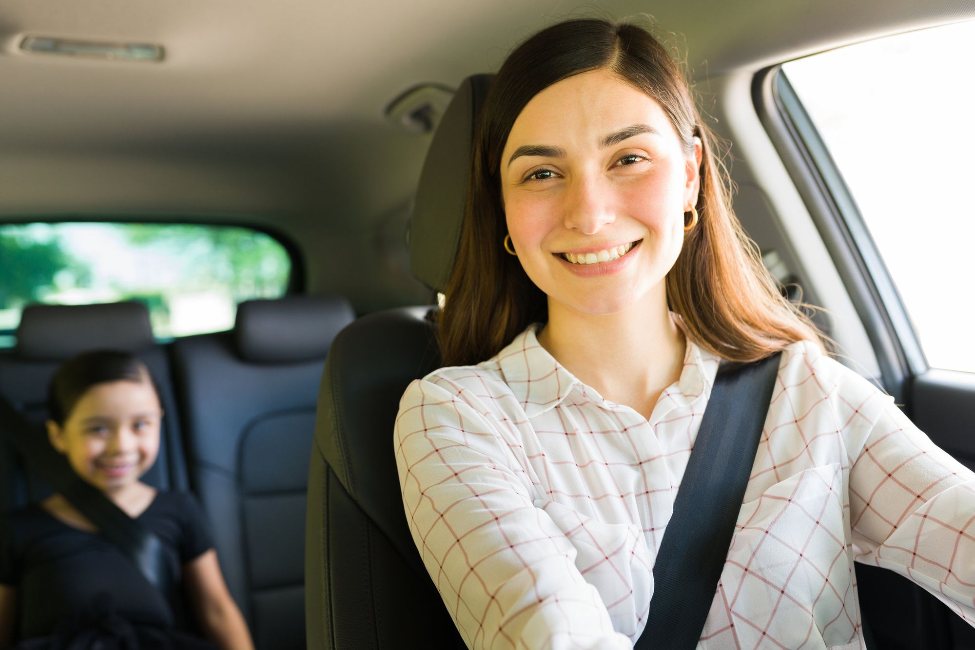 Cuál es la plaza más segura del coche para que viajen los más pequeños?