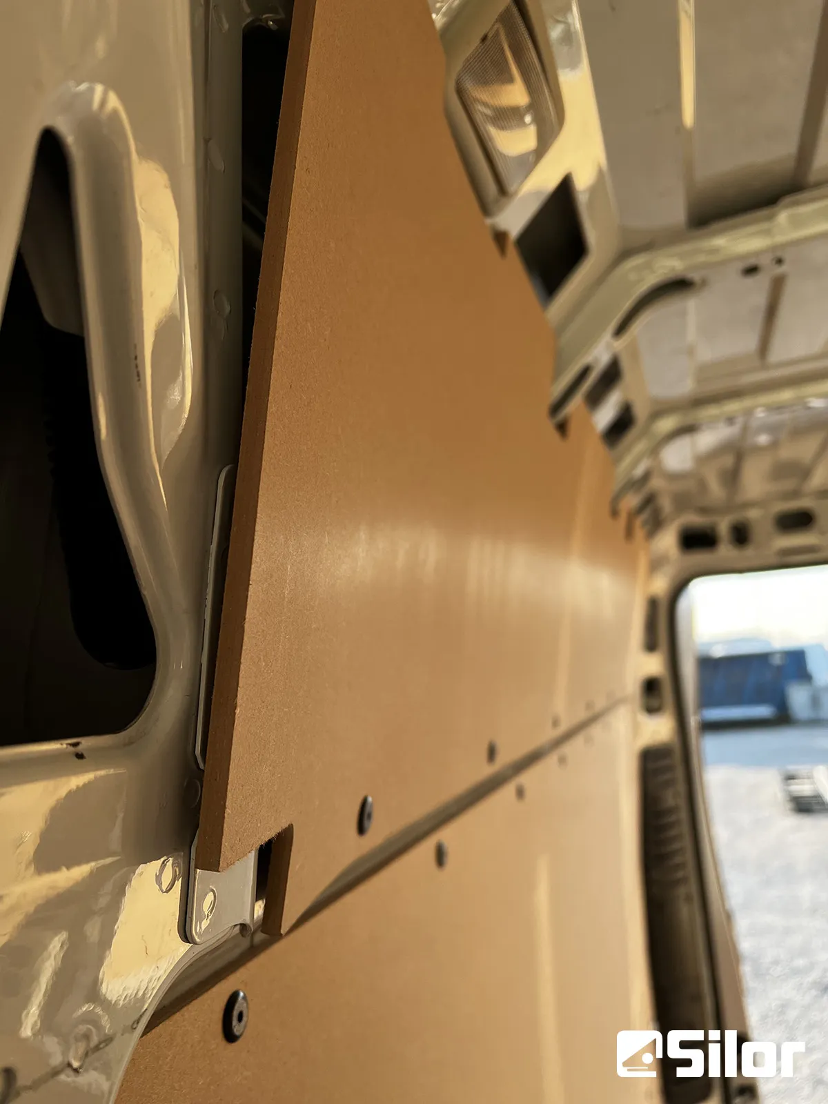 Trasforma la tua van con i nostri pannelli su misura. Installazione facile e veloce per un look professionale. #vanlife #fai-da-te