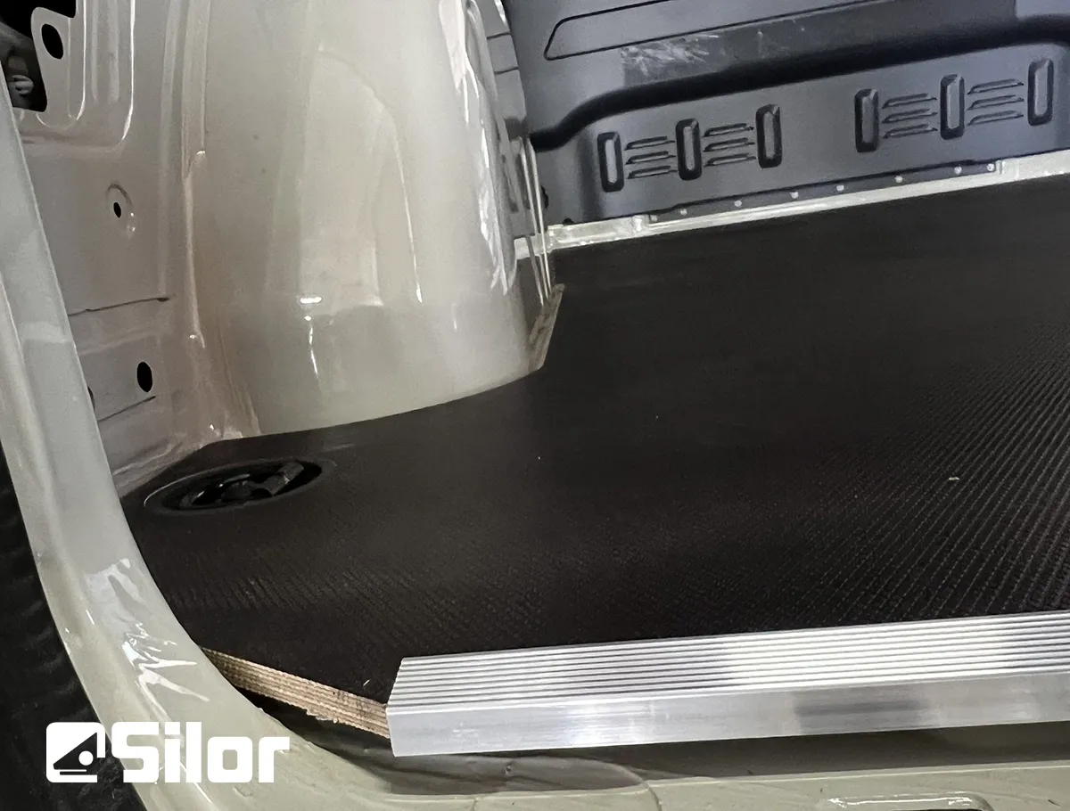 Pavimentazione per furgoni Silor. Robusta, resistente e personalizzata per le tue esigenze.