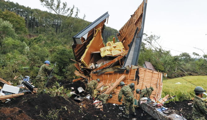 Ascienden a 18 los muertos por el terremoto en el norte de Japón