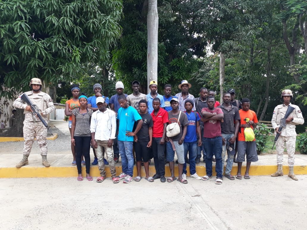 Resultado de imagen para Cesfront detiene 1,235 indocumentados haitianos durante operativos