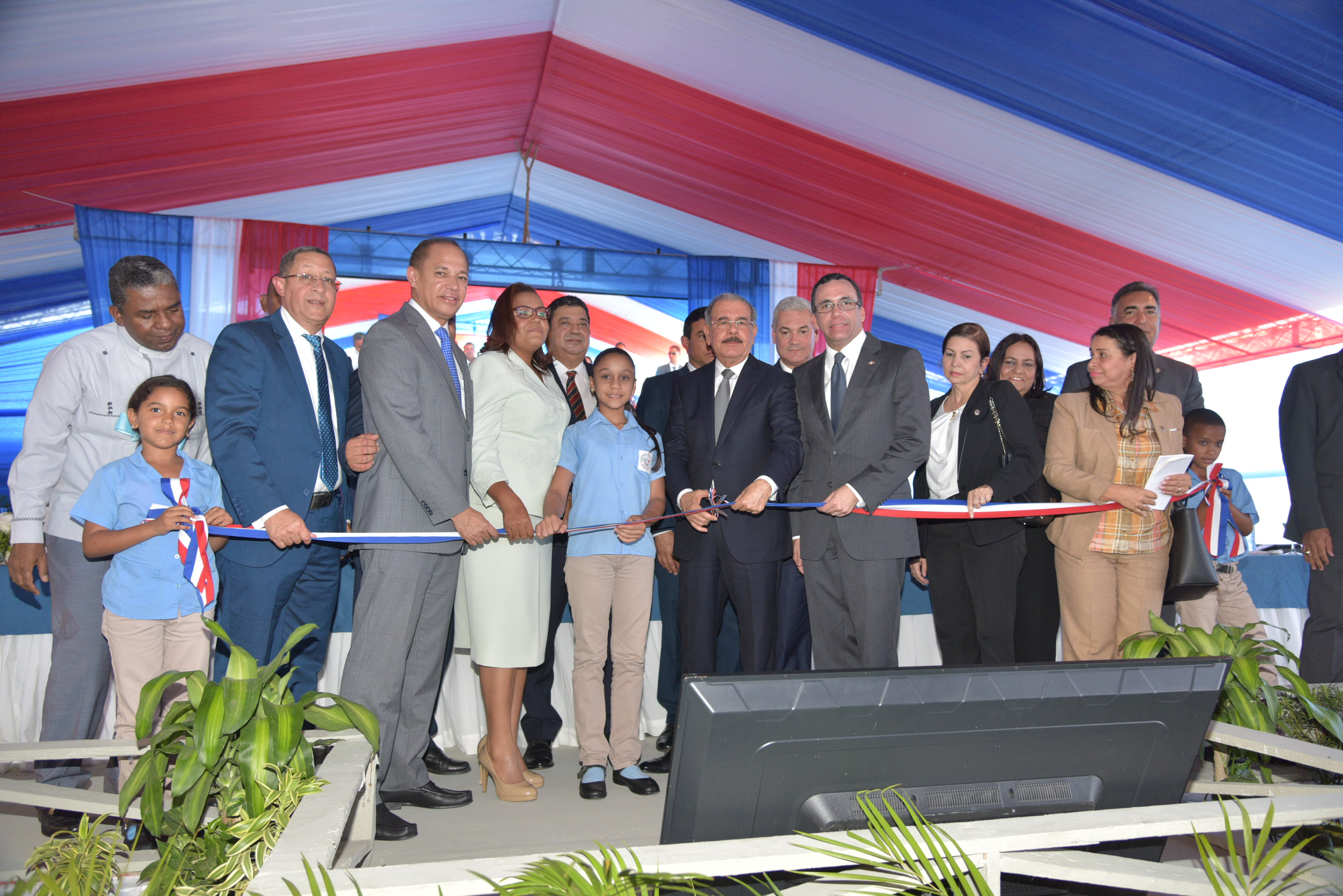 Presidente Medina entrega 4 centros educativos en La Vega