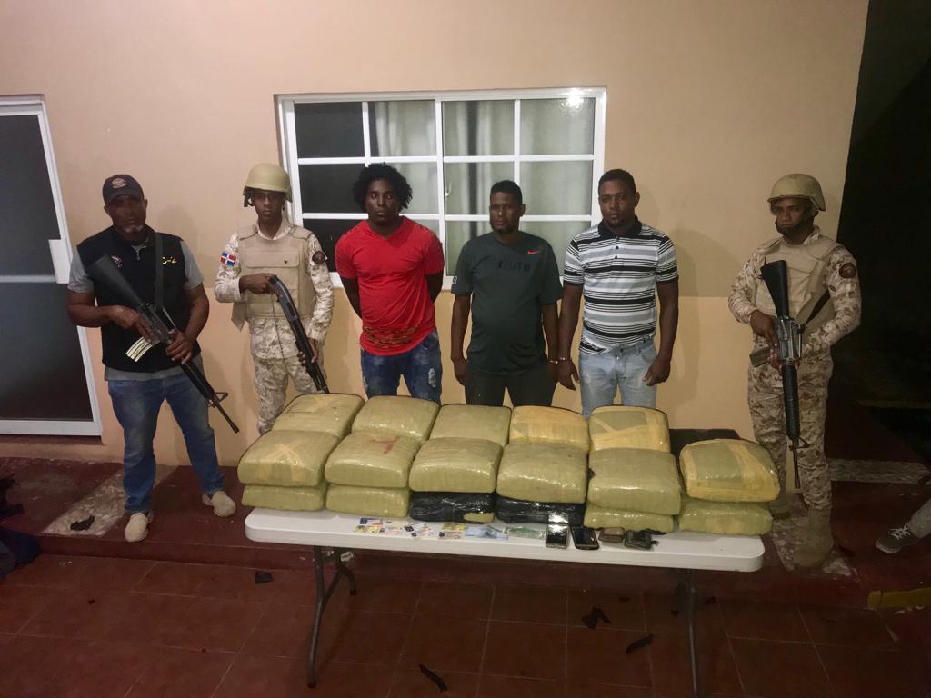 Image result for Decomisan más de 200 libras de marihuana en Pedernales