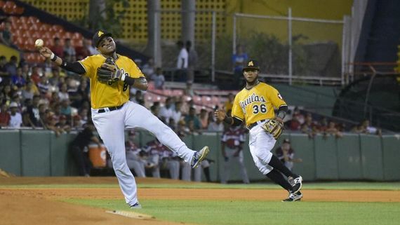 Águilas vencen Gigantes y empatan en la cima del béisbol dominicano