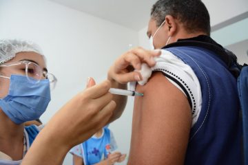 Reações adversas leves são normais após vacinação contra Covid, explica médico - SINDESEP