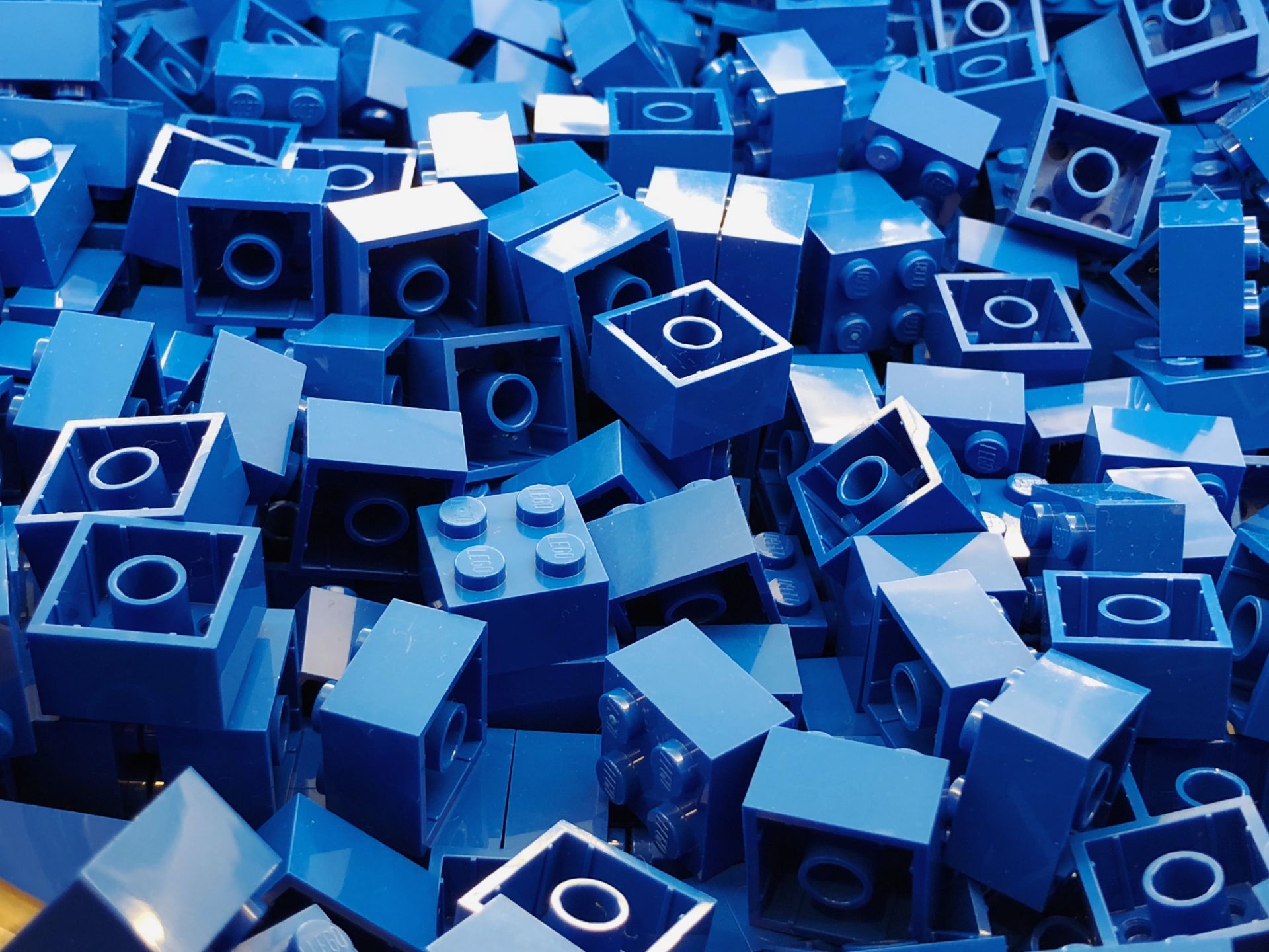 Sinisiä Lego-palikoita, valokuva.