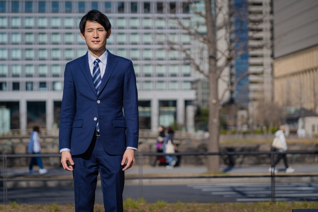 スマホ使用料「月1万円」は高い?安い?独身者が知っておきたいお金の話