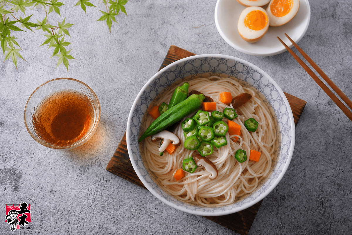 Japanese thin noodles served with shiitake mushroom, okra, and carrot.